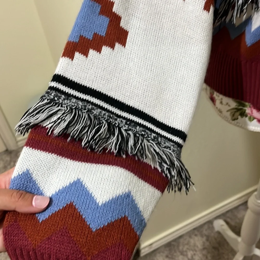 Chelsea and violet Tribal print sweater - Picture 4 of 10